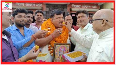 Photo of गांधी चौक की सड़क बनने के बाद स्थानीय लोगो मे खुशी का माहौल ; वीडियो ? देखिए