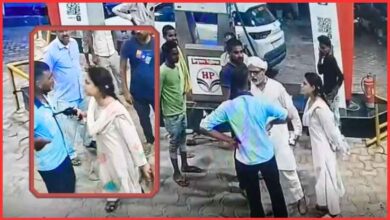 Photo of ‘इतनी गोलियां मारूंगी कि घरवाले पहचान नहीं पाएंगे.’, रिवाल्वर तानने वाली युवती की क्यों हो रही है इतनी चर्चा 👇