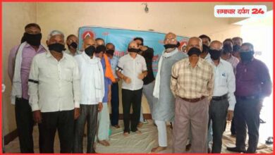 Photo of वेतन विसंगतियों पर जल निगम कर्मियों का फूटा गुस्सा, काली पट्टी बांध कर जताया विरोध, सौंपा ज्ञापन