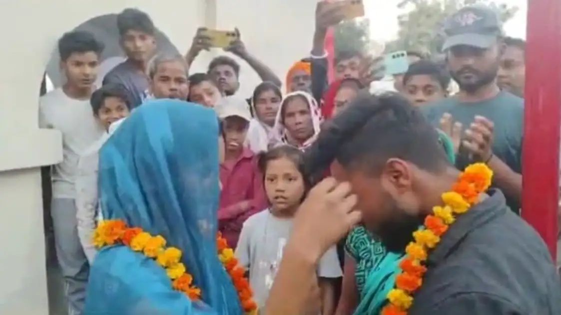 संत कबीरनगर में महिला ने पति और बच्चों को छोड़कर प्रेमी से शादी की, पति ने खुद कराई शादी