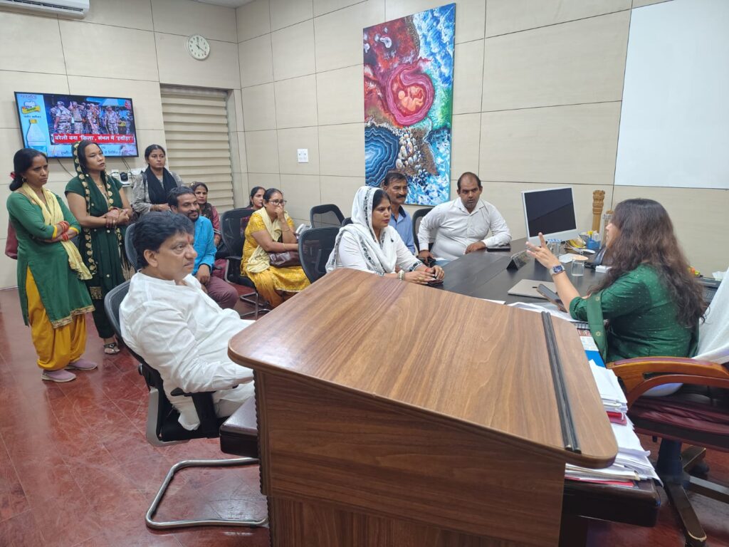 प्रबल सफाई सैनिक व गार्ड्स यूनियन के प्रतिनिधि मंडल ने शिक्षा निदेशक से मुलाकात कर स्कूलों में सफाईकर्मियों के वेतन और EPFO/ESIC मुद्दों पर ज्ञापन सौंपा