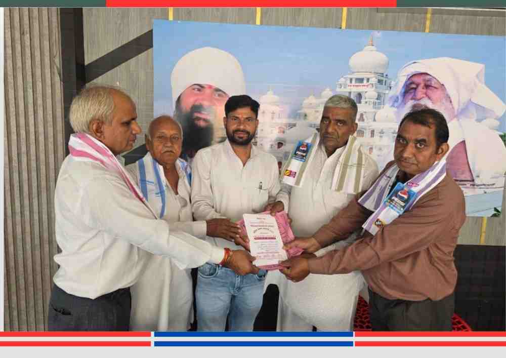 “मैथिली ब्राह्मण सेवा समिति के पदाधिकारी फरीदाबाद कार्यक्रम के लिए मथुरा ब्राह्मण समाज को आमंत्रण पत्र देते हुए”