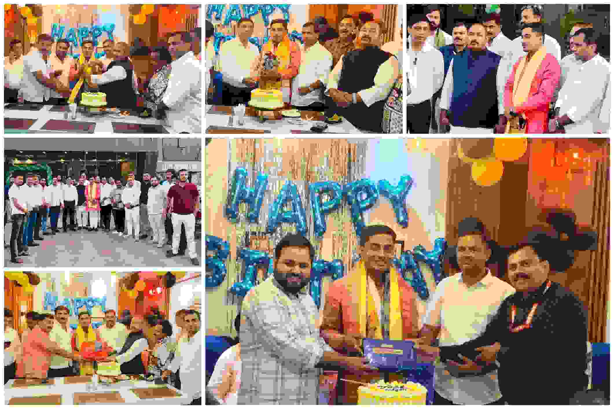 अभय तिवारी के जन्मदिन समारोह में आजमगढ़ के वरिष्ठ शिक्षाविद, पत्रकार और जनप्रतिनिधि शुभकामनाएं देते हुए, श्री साईं होटल में आयोजित कार्यक्रम की झलक।