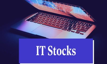 आधा खुला लैपटॉप जिसकी स्क्रीन चमक रही है, नीचे नीले बैकग्राउंड पर 'IT Stocks' लिखा हुआ है।