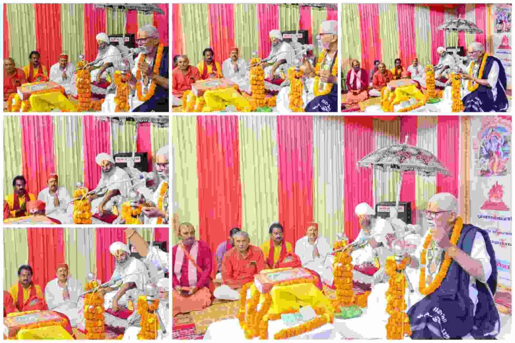"कई पुरुष पारंपरिक वस्त्रों में रंग-बिरंगे पर्दों के सामने पूजा समारोह में भाग लेते हुए, उनमें से एक व्यक्ति माइक पर बोल रहा है और अन्य व्यक्ति यज्ञ क्रिया में सहभागी हैं।"