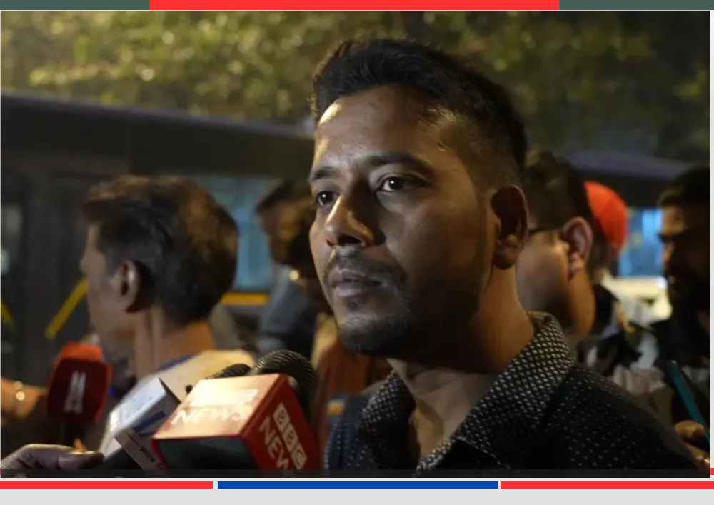 दिल्ली ब्लास्ट के चश्मदीद व्यक्ति मीडिया से बातचीत करते हुए, लाल किला धमाके के बाद अस्पताल के बाहर का दृश्य