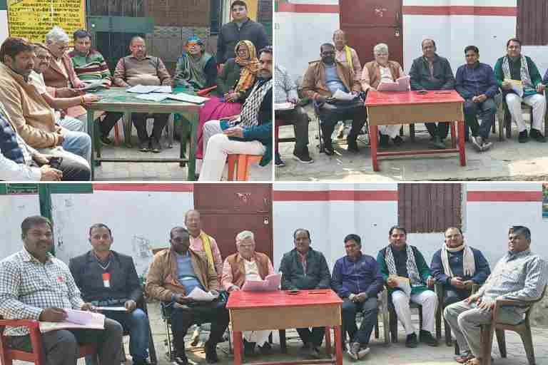 भाटपार रानी विधानसभा क्षेत्र में विशेष गहन पुनरीक्षण अभियान के तहत बूथ स्तर पर बैठक करते भाजपा प्रवासी कार्यकर्ता और पदाधिकारी।