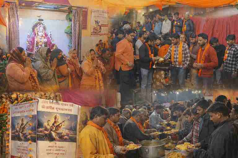 आगरा के शस्त्रीपुरम में बसंत पंचमी और राम मंदिर के दो वर्ष पूर्ण होने पर राष्ट्रीय भगवा दल द्वारा आयोजित भंडारे और सामूहिक पूजा में शामिल श्रद्धालु।