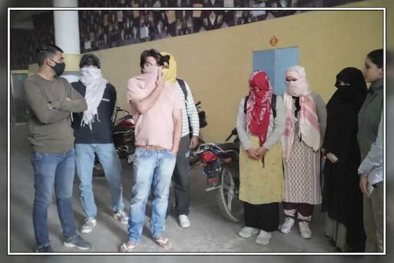 एबीवीपी पृष्ठभूमि से निकले मनोज तिवारी के सियासी सफ़र से जुड़ी प्रतीकात्मक तस्वीर, जिसमें राजनीति में शुरुआती दौर को दर्शाया गया है