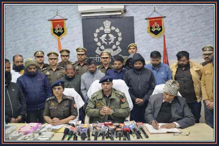 चीन से संचालित 1500 करोड़ के साइबर ठगी नेटवर्क का पर्दाफाश करती यूपी पुलिस की प्रेस कॉन्फ्रेंस, 12 आरोपी गिरफ्तार