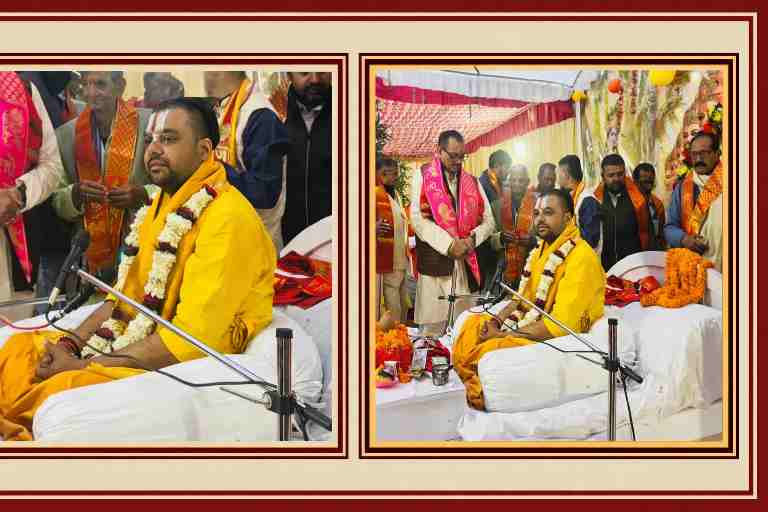 बेलपार पंडित में आयोजित भागवत कथा के दौरान कथा व्यास मानस मणि शास्त्री गोवर्धन लीला का प्रवचन देते हुए, मंच पर बैठे श्रद्धालुओं और आयोजकों की उपस्थिति