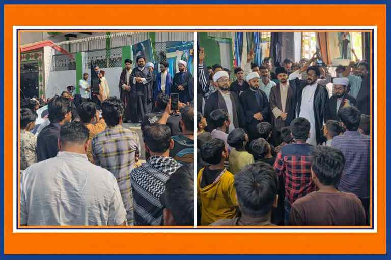 जौनपुर के सदर इमामबारगाह में धर्मगुरुओं के नेतृत्व में एकत्रित लोगों की भीड़ का दृश्य, डबल स्टैंडर्ड कलर रुल्ड बॉक्स में तैयार कोलाज तस्वीर